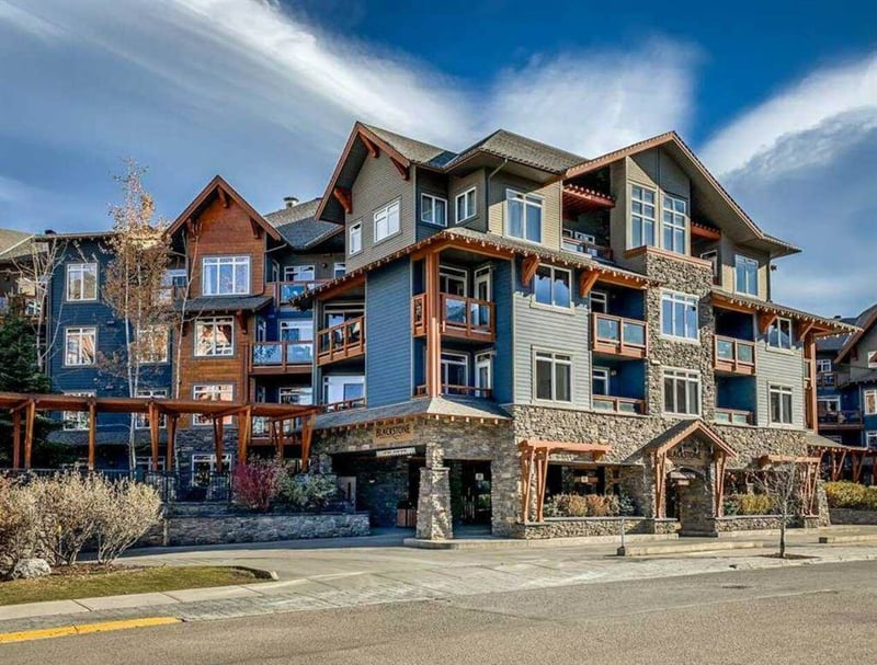 Photo 2 of 22: 424 Blackstone condo