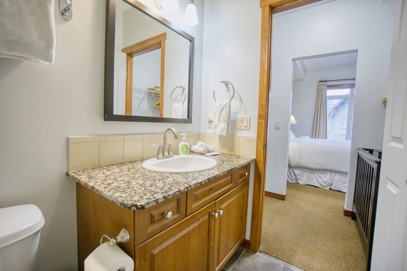 Photo 19 of 22: 424 Blackstone condo